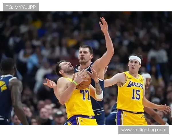 约基奇第17次轰20+15+15掘金紧追湖人